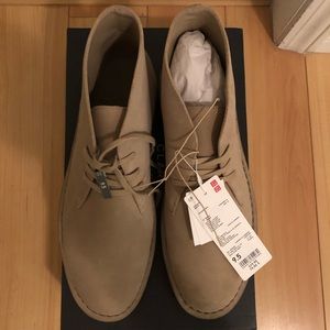 BRAND NEW  Men’s 9.5 Uniqlo Chukka Boots in Tan